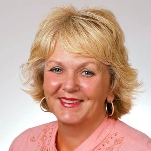 Meet your Posher, Edwina